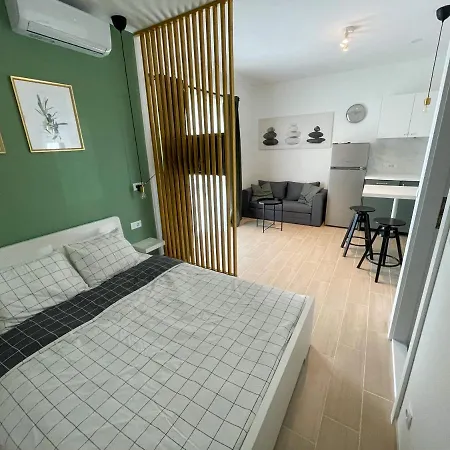 Modern Overlooking Downtown Apartman *