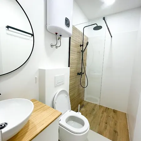 Modern Overlooking Downtown *